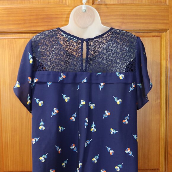 Daniel Rainn Blue Floral Lace Keyhole Top LG - Picture 8 of 10